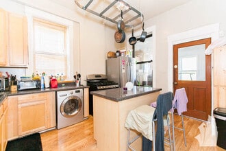 3336 N Sheffield Ave in Chicago, IL - Foto de edificio - Building Photo