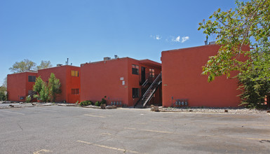 235 Tennessee St NE in Albuquerque, NM - Foto de edificio - Building Photo