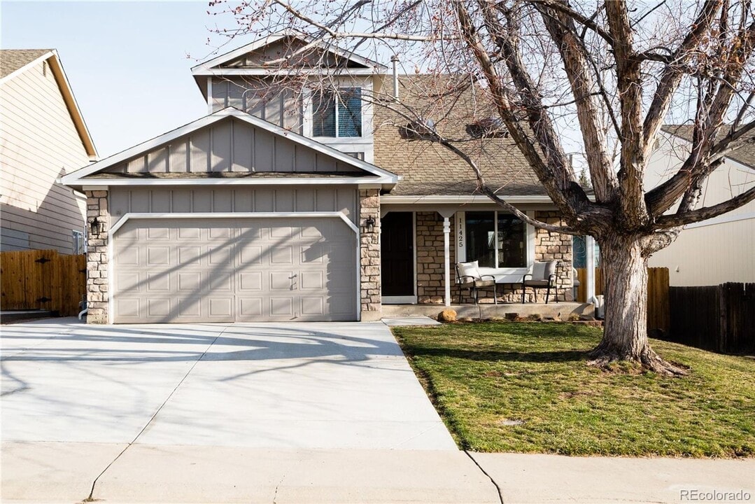 11425 W Maplewood Ave in Littleton, CO - Building Photo