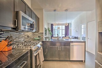 530 K St, Unit Trellis in San Diego, CA - Foto de edificio - Building Photo