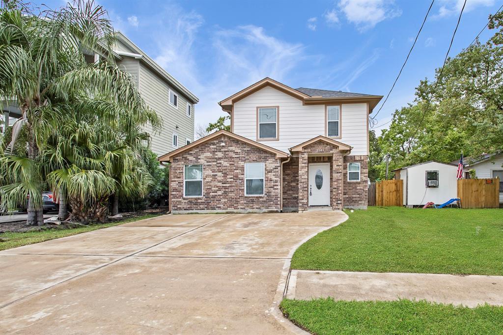 2511 Bay Oaks Harbor Dr in Baytown, TX - Foto de edificio