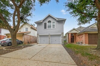 8253 Fuqua Gardens Dr in Houston, TX - Building Photo - Building Photo
