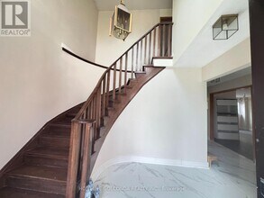 277 Huntington Ridge Dr in Mississauga, ON - Building Photo - Building Photo