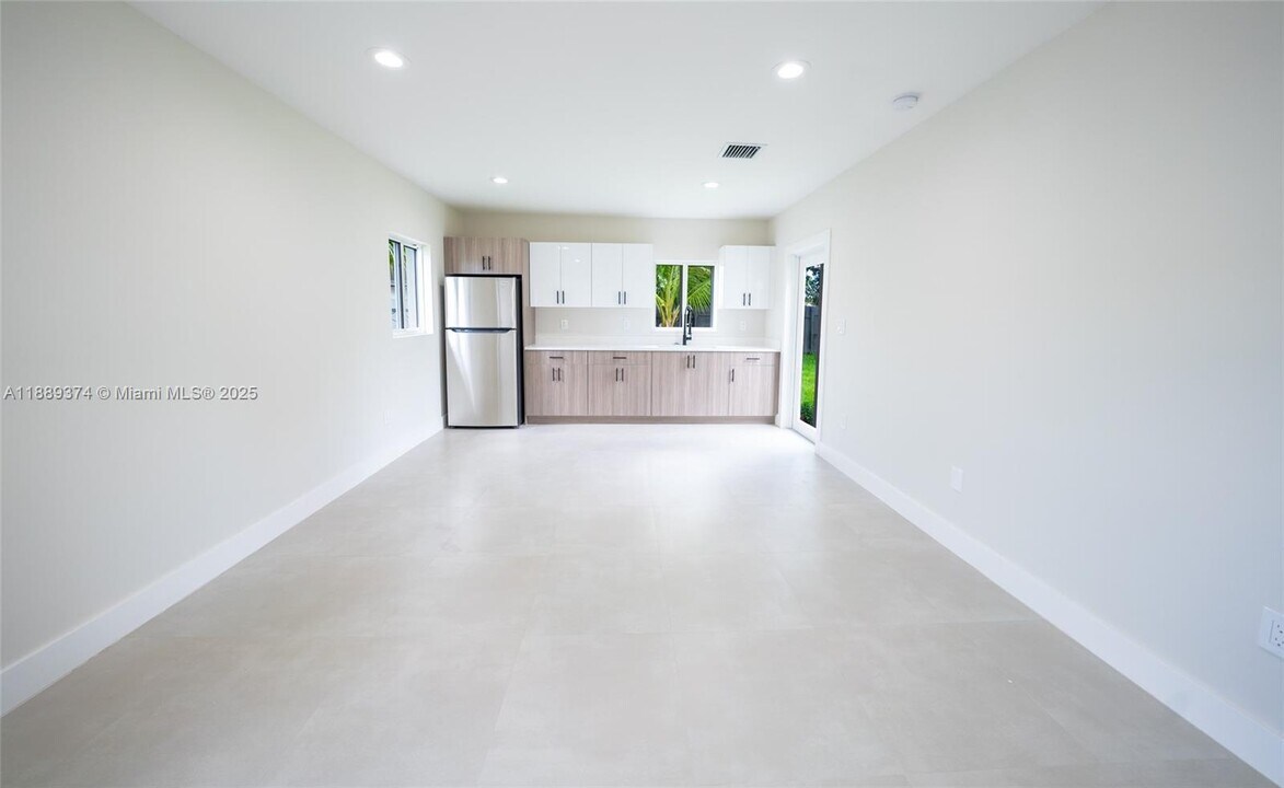 11820 SW 189th St in Miami, FL - Building Photo