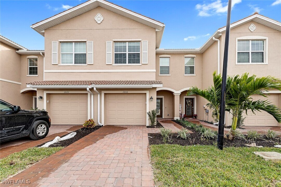 2929 Tardiff Dr in Naples, FL - Foto de edificio