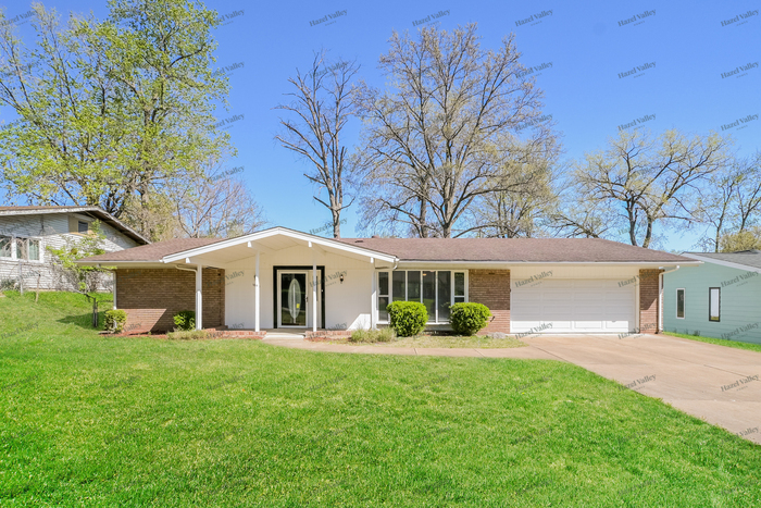 1640 Pepperwood Dr in St. Louis, MO - Building Photo