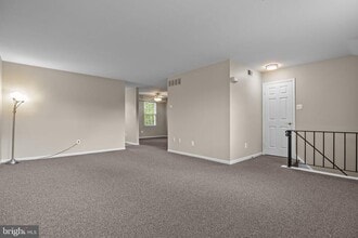 560B Thrush Ct in Yardley, PA - Building Photo - Building Photo