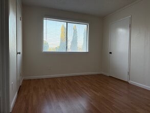 22411 Del Valle St in Woodland Hills, CA - Building Photo - Building Photo