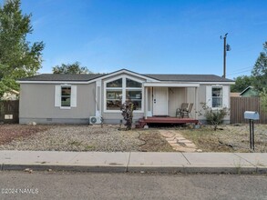 512 Locust St in Williams, AZ - Building Photo - Building Photo