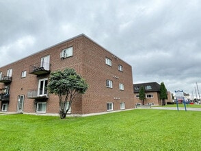 Elmwood Place Apartments in Sault Ste Marie, ON - Building Photo - Building Photo