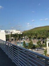 10046 NW 51st Ter in Doral, FL - Foto de edificio - Building Photo