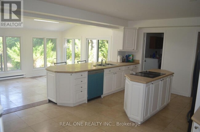 465 Woodland Acres Crescent in Vaughan, ON - Building Photo - Building Photo