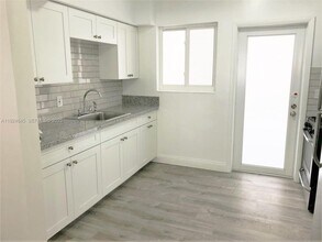 105 S Shore Dr in Miami Beach, FL - Building Photo - Building Photo