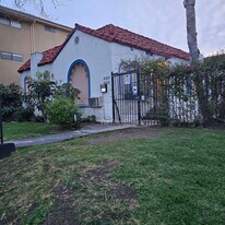 829 1/4 N Formosa Ave in Los Angeles, CA - Building Photo