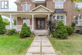 688 Trudeau Dr in Milton, ON - Building Photo - Building Photo