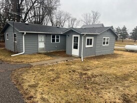 1536 N Viking Dr in Reedsburg, WI - Building Photo