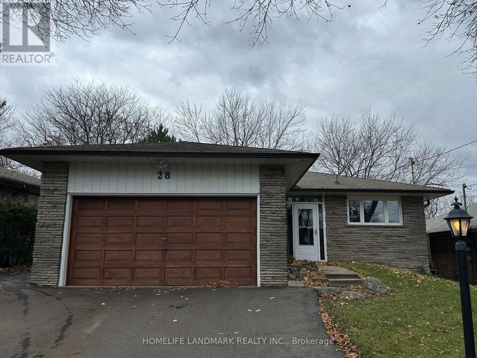 28 Landfair Crescent in Toronto, ON - Building Photo