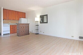 747 Amana St in Honolulu, HI - Foto de edificio - Building Photo