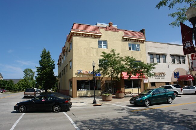 931 N 8th St in Sheboygan, WI - Foto de edificio - Building Photo