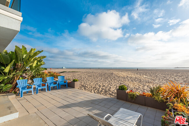 6307 Ocean Front Walk in Los Angeles, CA - Building Photo - Building Photo