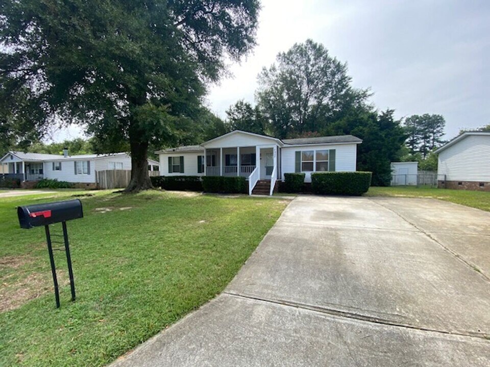 7437 April Dr in Fayetteville, NC - Building Photo