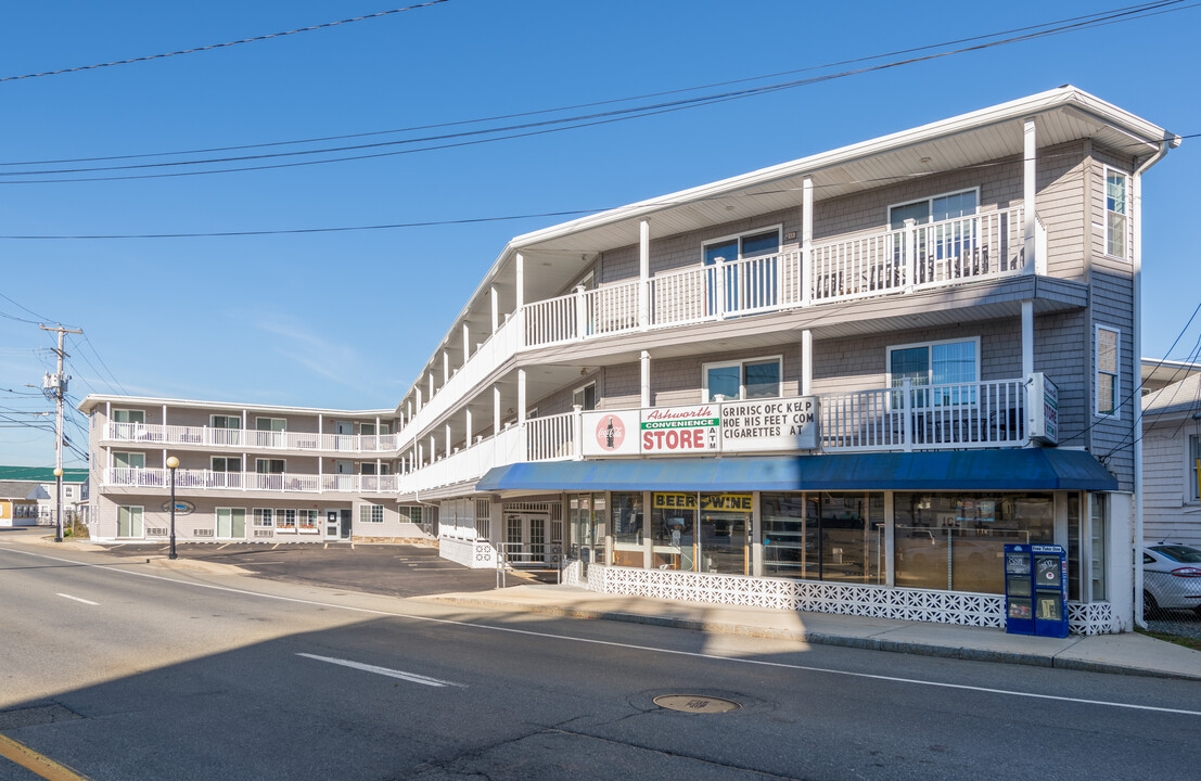 6 Ashworth Ave in Hampton, NH - Building Photo