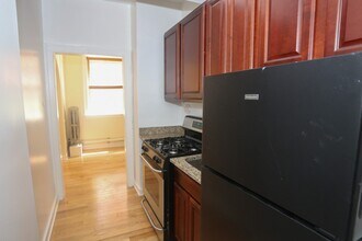 549 W Surf in Chicago, IL - Building Photo - Building Photo