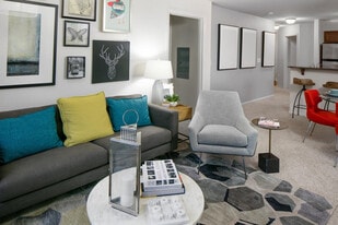 11785 NW Timberview Ln in Portland, OR - Building Photo