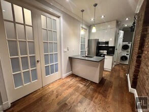 East 106th Street in New York, NY - Foto de edificio - Building Photo