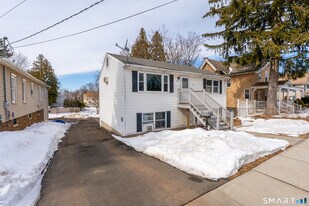 28 Orient St in Meriden, CT - Building Photo