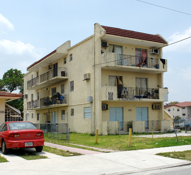 1328 NW 4th St in Miami, FL - Building Photo - Building Photo