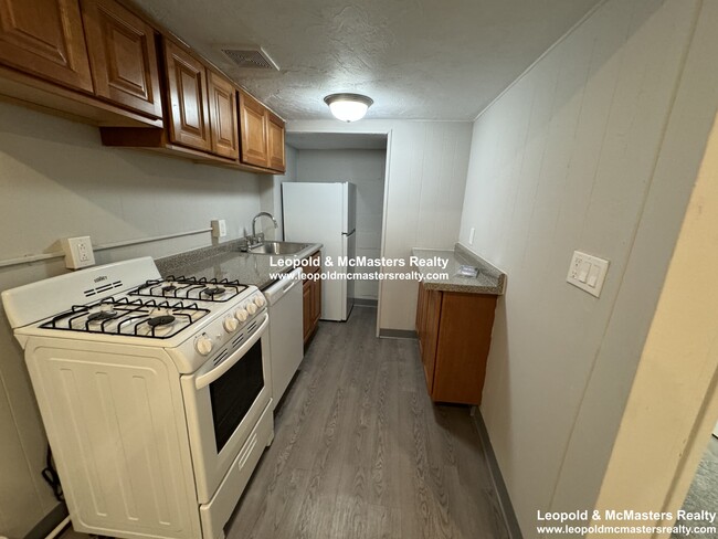 1128 Commonwealth Ave, Unit A in Boston, MA - Building Photo - Building Photo