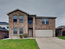 4059 Hunters Creek Dr in Fort Worth, TX - Building Photo