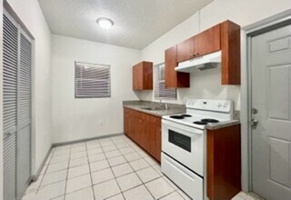 1319 NW 8th Pl in Homestead, FL - Building Photo - Building Photo