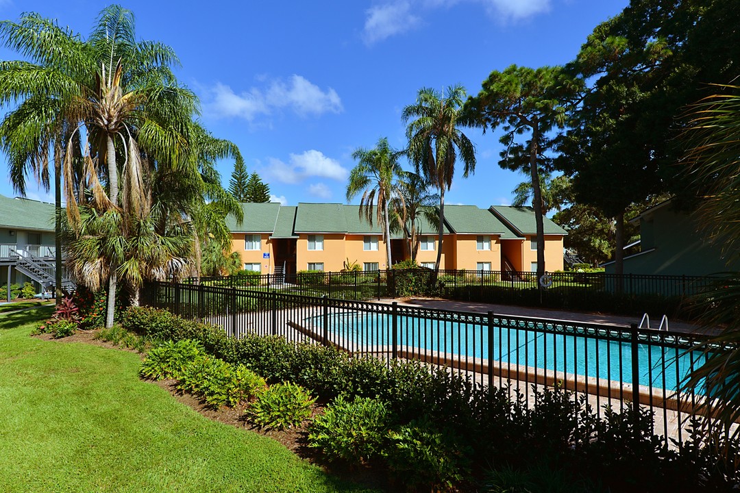 Alta Mar at Broadwater Apartments in St. Petersburg, FL - Building Photo