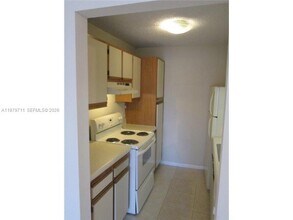 4241 W McNab Rd in Pompano Beach, FL - Building Photo - Building Photo