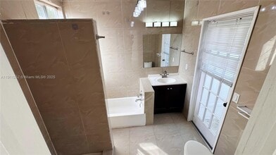 165 NE 162nd St in Miami, FL - Building Photo - Building Photo