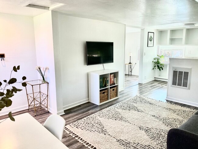 1090 Dusty Ln, Unit 1