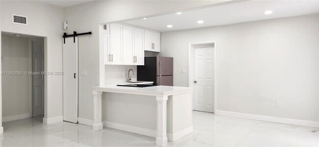 830 NE 143rd St in North Miami, FL - Building Photo - Building Photo