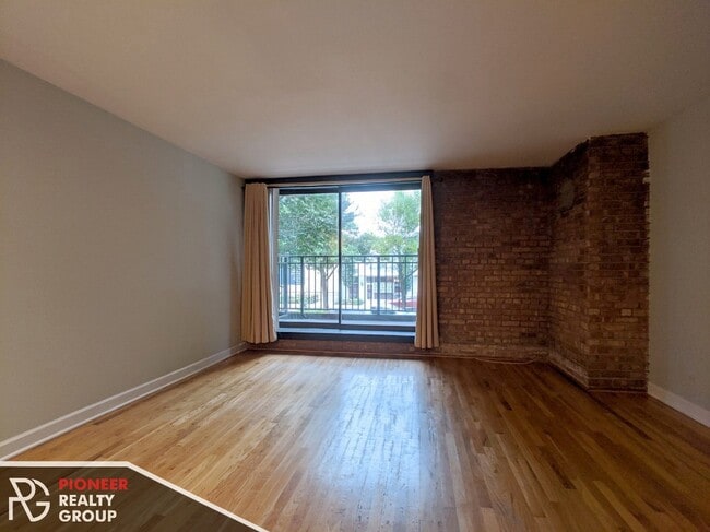 1254 N La Salle Dr, Unit B2