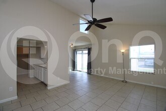 928 E Diamond Dr in Tempe, AZ - Foto de edificio - Building Photo