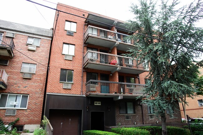 Flushing Plaza Condo in Flushing, NY - Foto de edificio - Building Photo