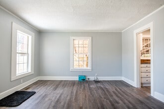 1005 Greens Lake Rd in East Ridge, TN - Building Photo - Building Photo