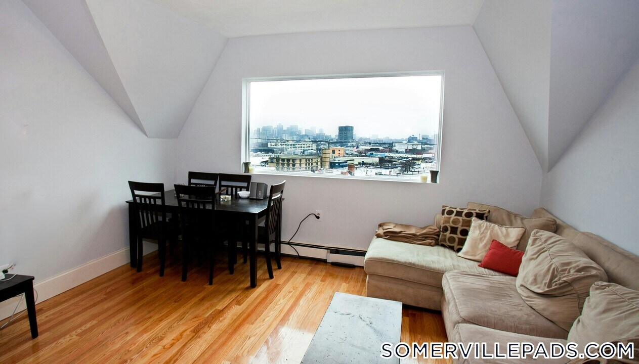 5 Munroe St, Unit 3 in Somerville, MA - Foto de edificio