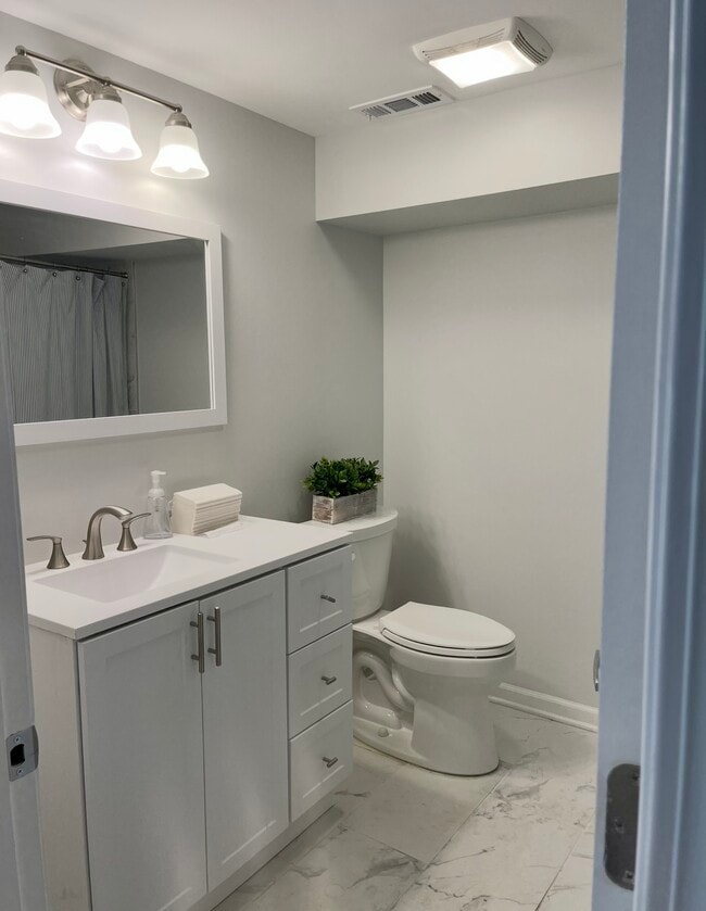 2314 S Seeley Ave, Unit Garden in Chicago, IL - Building Photo - Building Photo