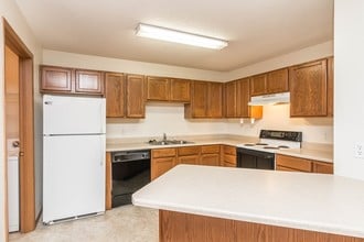 West Briar in Sioux Falls, SD - Foto de edificio - Building Photo