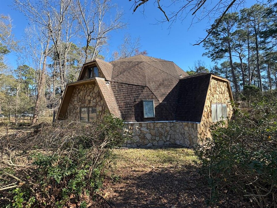 425 Carriage Trail in Montgomery, TX - Building Photo