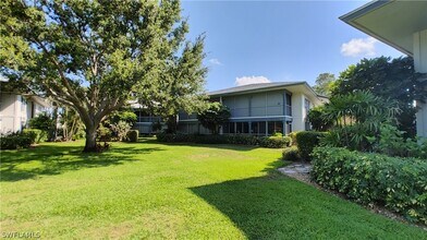 3300 Binnacle Dr in Naples, FL - Building Photo - Building Photo