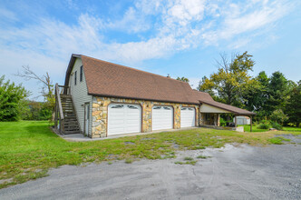 2819 Rising Sun Rd in Slatington, PA - Building Photo - Building Photo