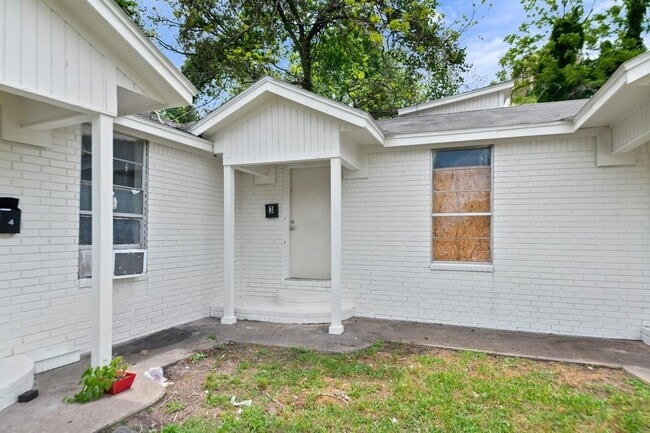 property at 806 E Emily Ave